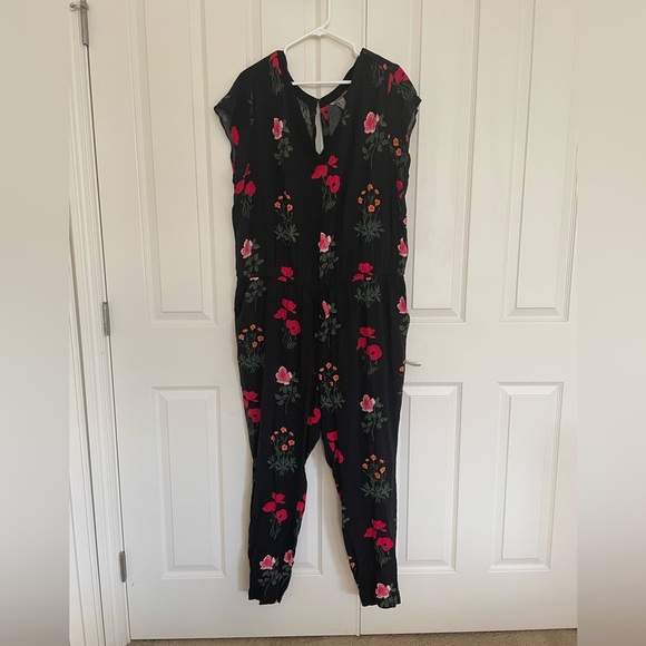 H&M poppy floral jumpsuit - Picture 2 of 6